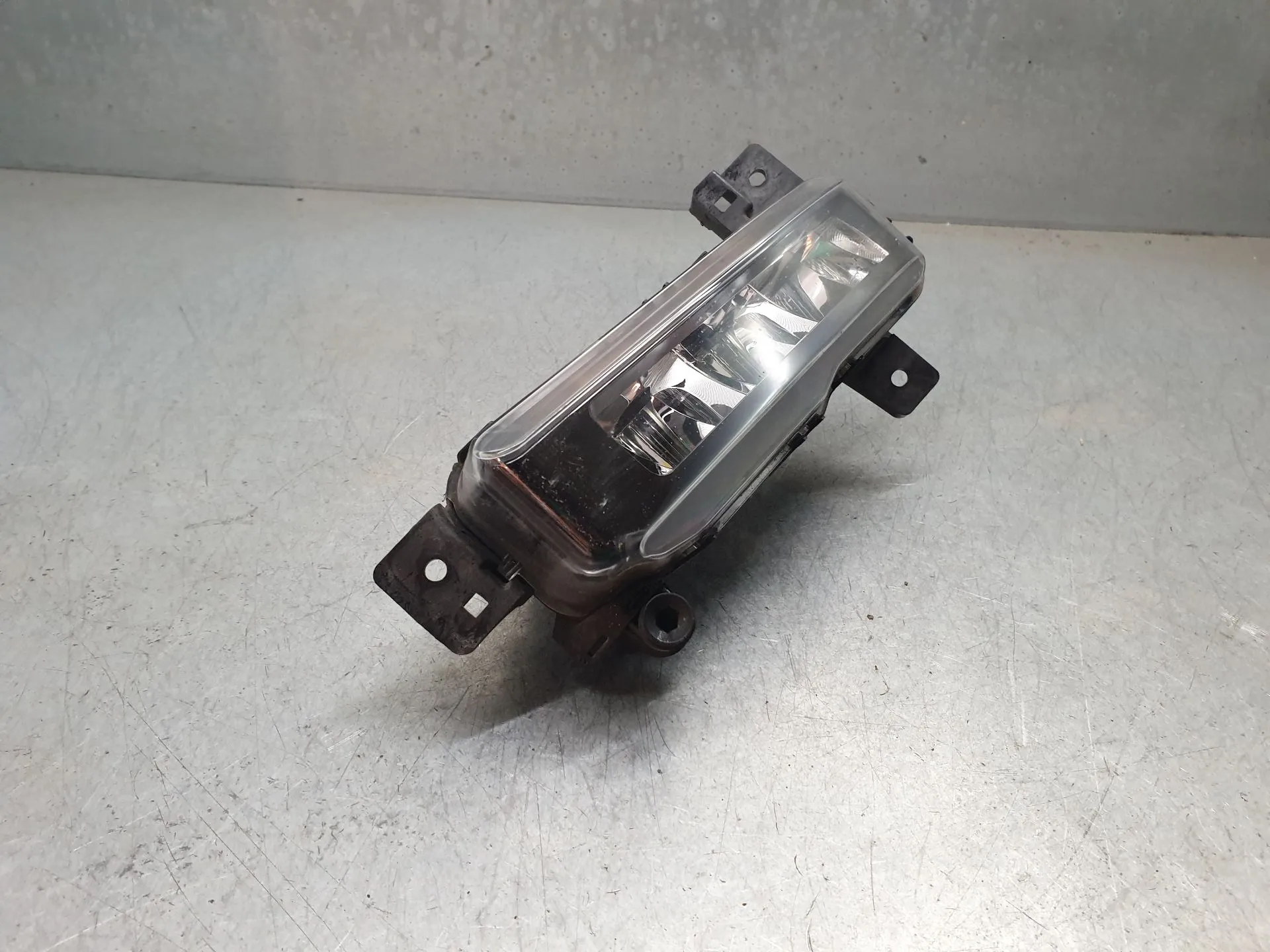 Left front fog light BMW 1 (F40) Imagem-1