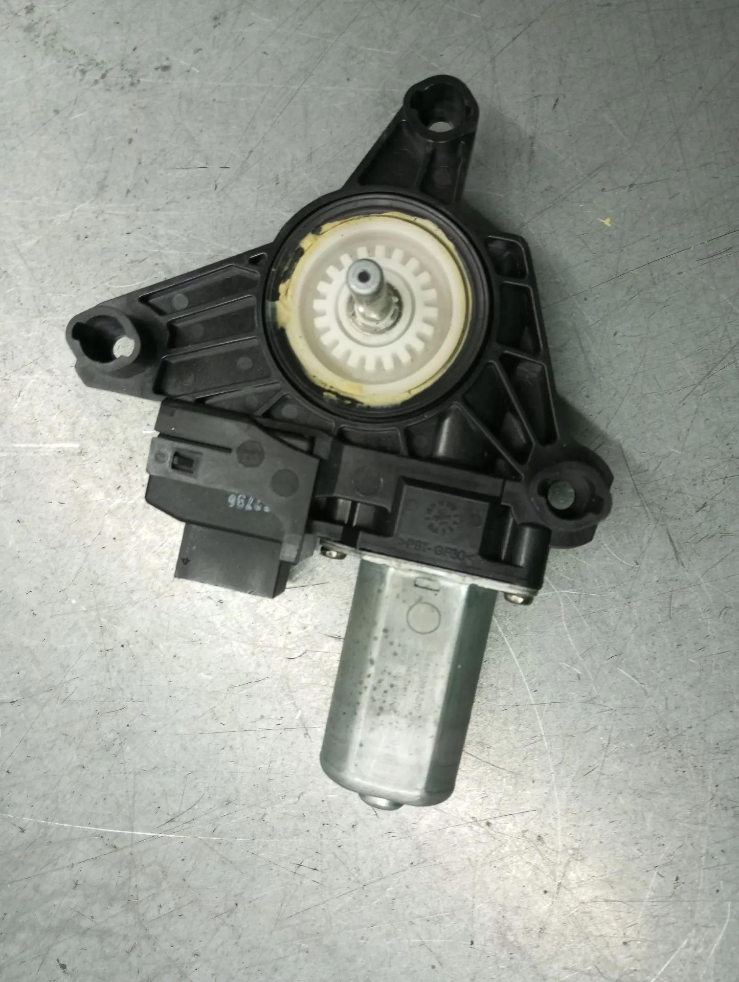 Motor vidro trás esquerdo MERCEDES-BENZ GLA (X156)