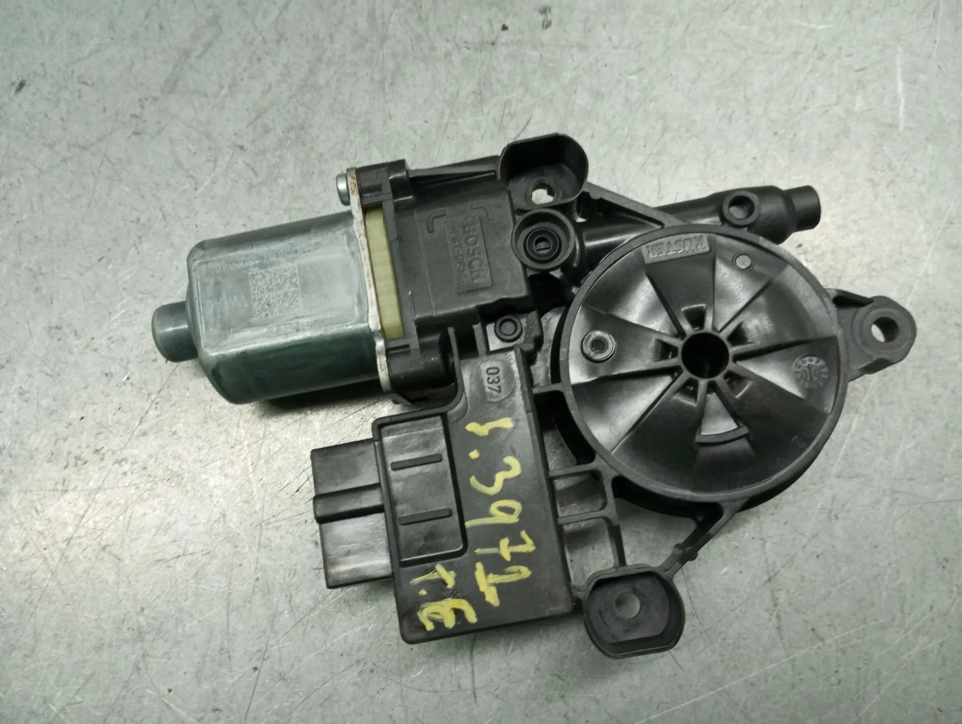 Motor vidro trás esquerdo AUDI A3 Sportback (8VA, 8VF)