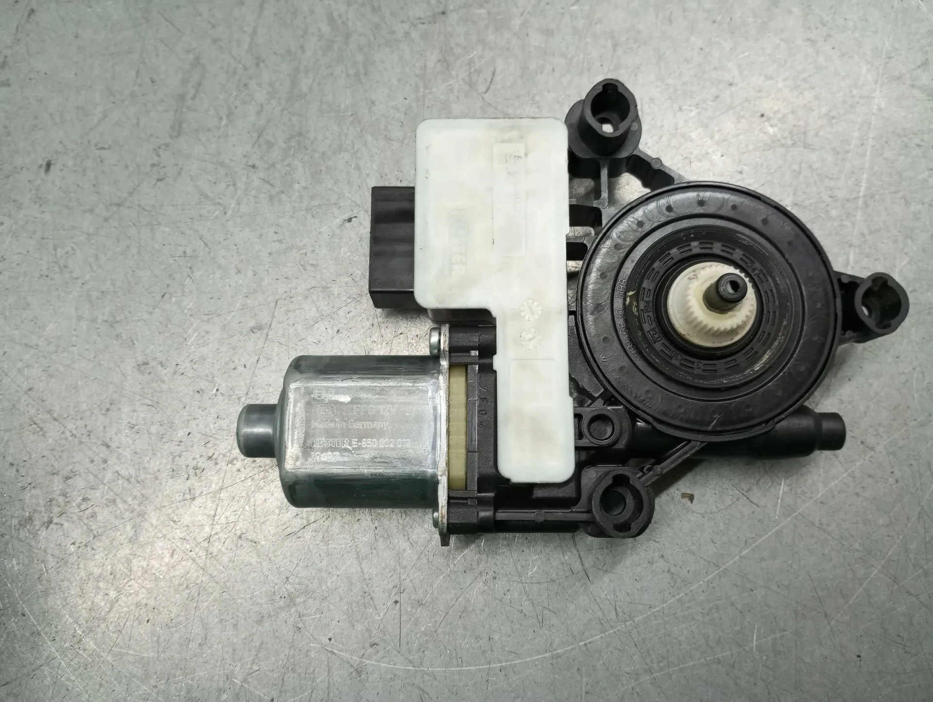 Motor vidro trás esquerdo AUDI A3 Sportback (8VA, 8VF) Imagem-1