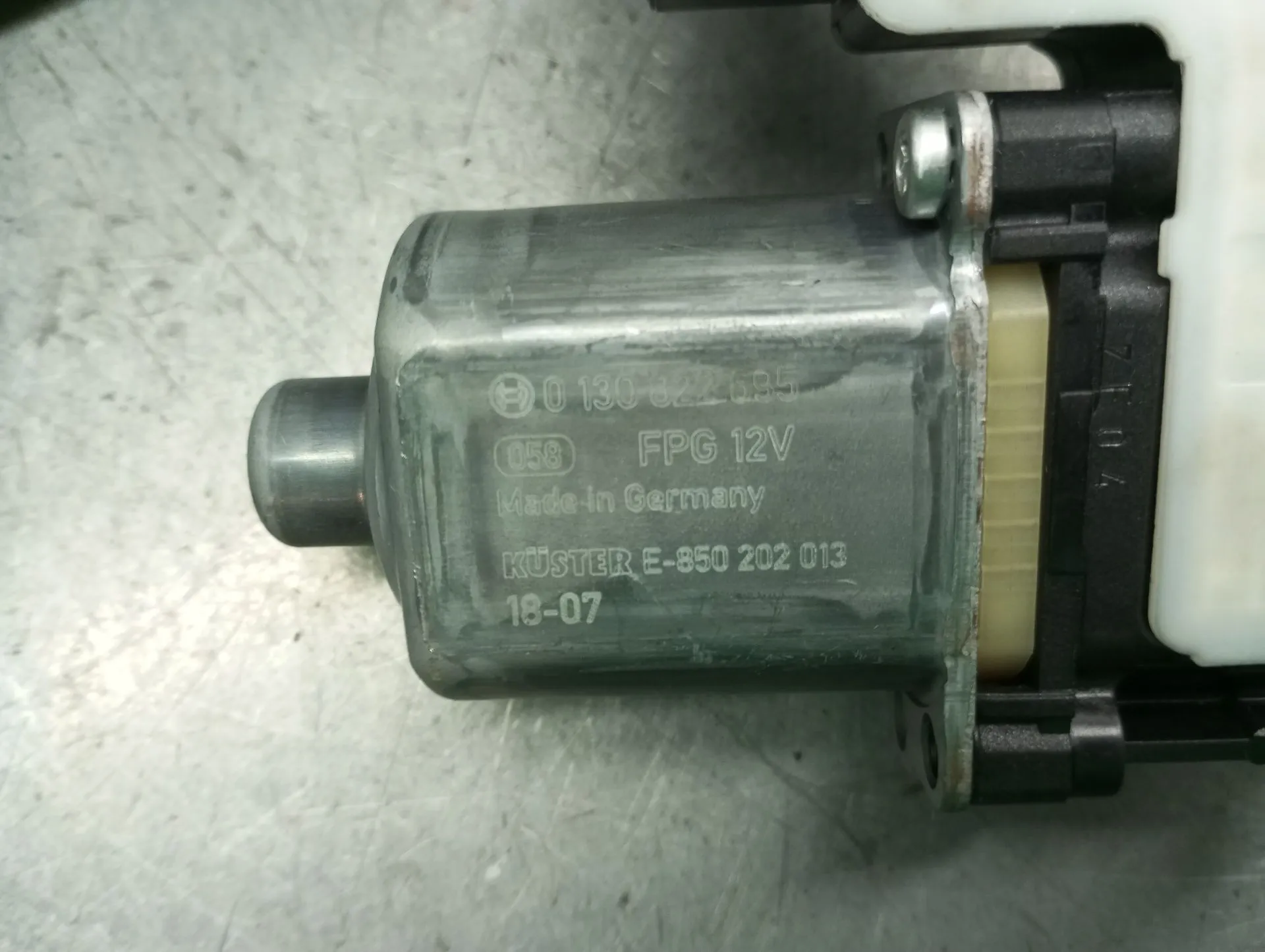 Motor vidro trás esquerdo AUDI A3 Sportback (8VA, 8VF) Imagem-3