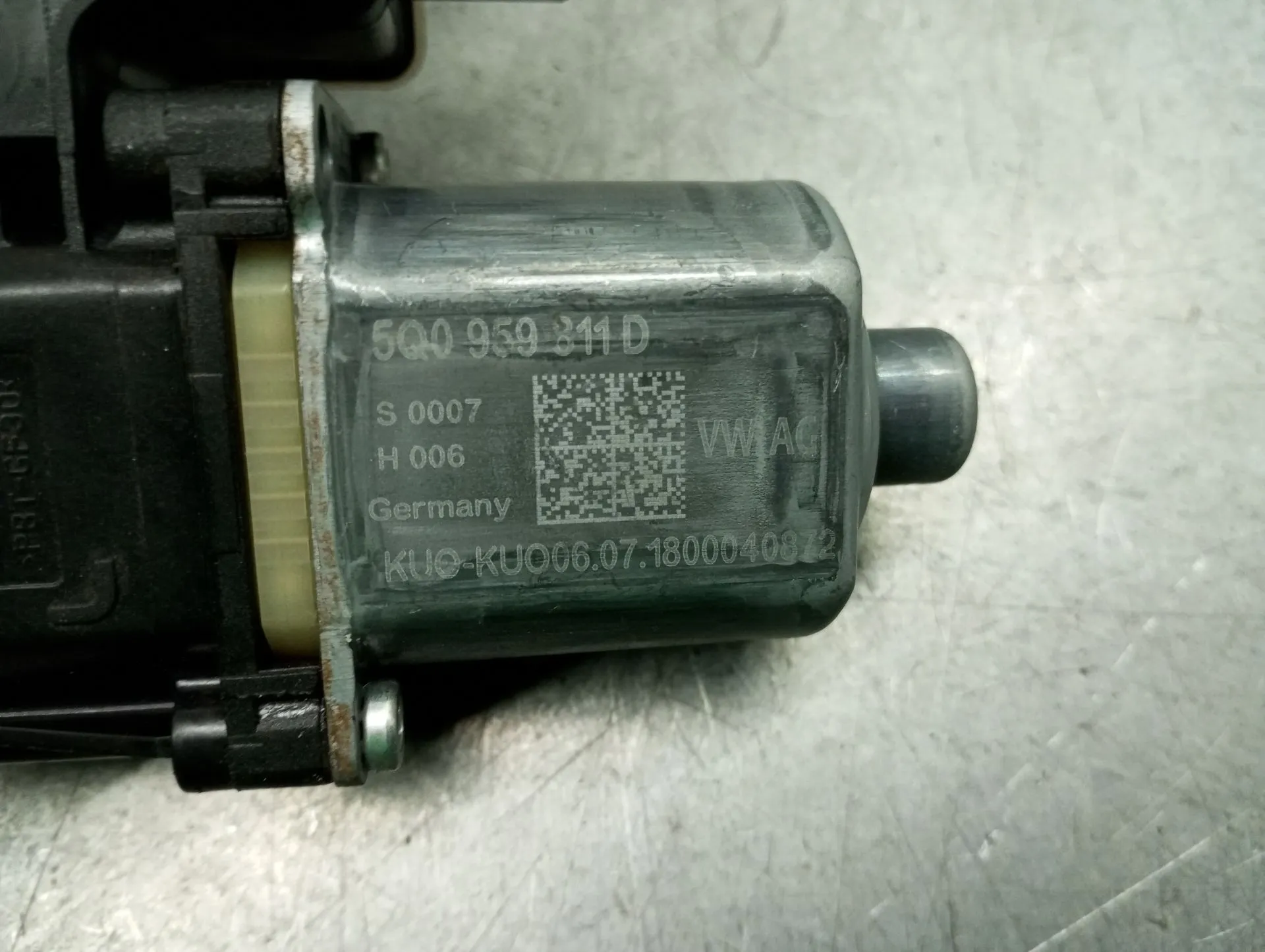 Motor vidro trás esquerdo AUDI A3 Sportback (8VA, 8VF) Imagem-4