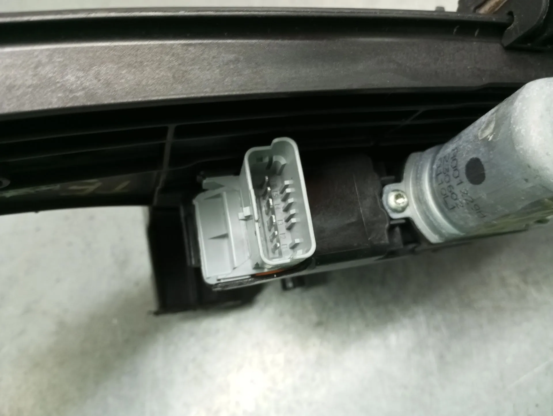 Elevador vidros trás esquerdo PEUGEOT 2008 II (U_) Imagem-2