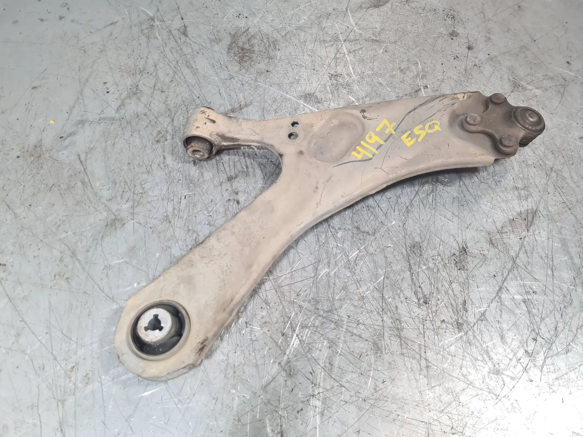 Braccio di sospensione anteriore sinistro PEUGEOT 2008 II (U_)