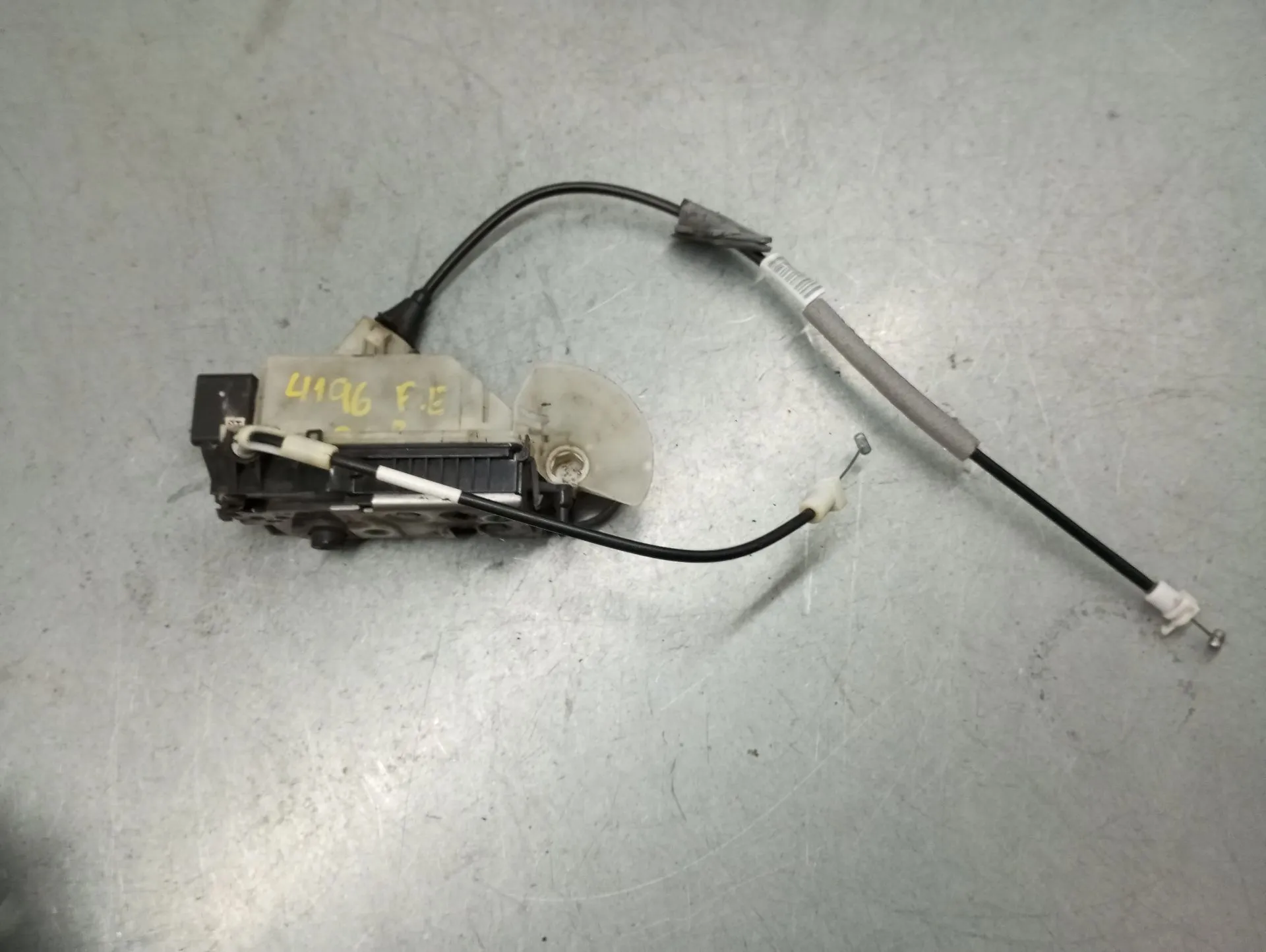 Fechadura / fecho porta frente esquerdo PEUGEOT 208