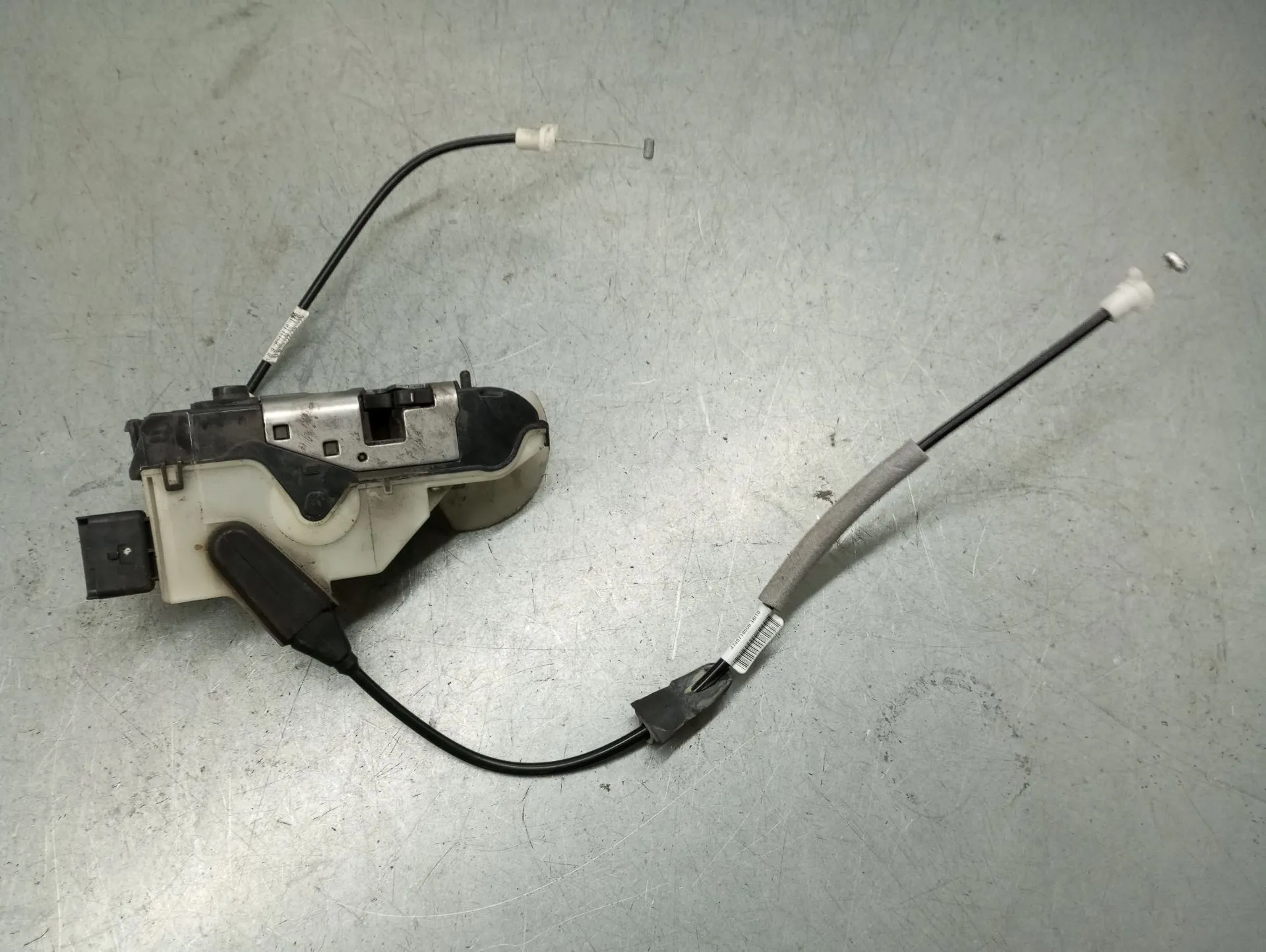 Fechadura / fecho porta frente esquerdo PEUGEOT 208 Imagem-1