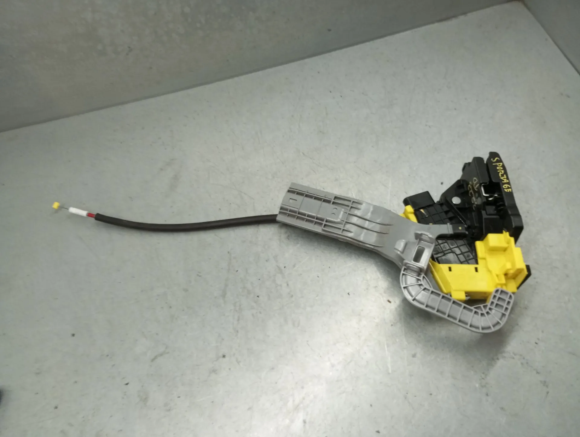 Fechadura / fecho porta trás direito KIA Sportage (QL)