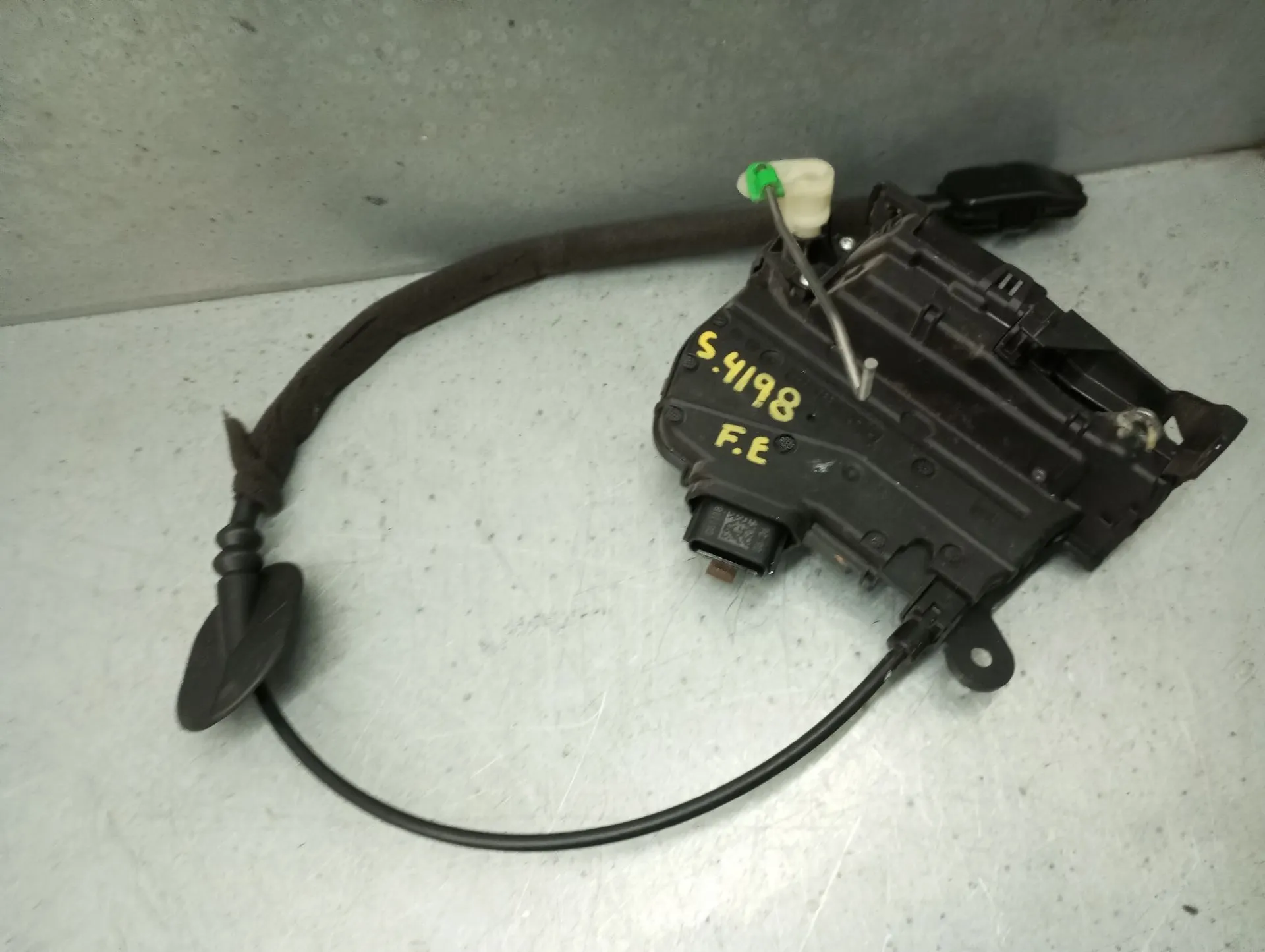 Fechadura / fecho porta frente esquerdo RENAULT Zoe (BFM_)