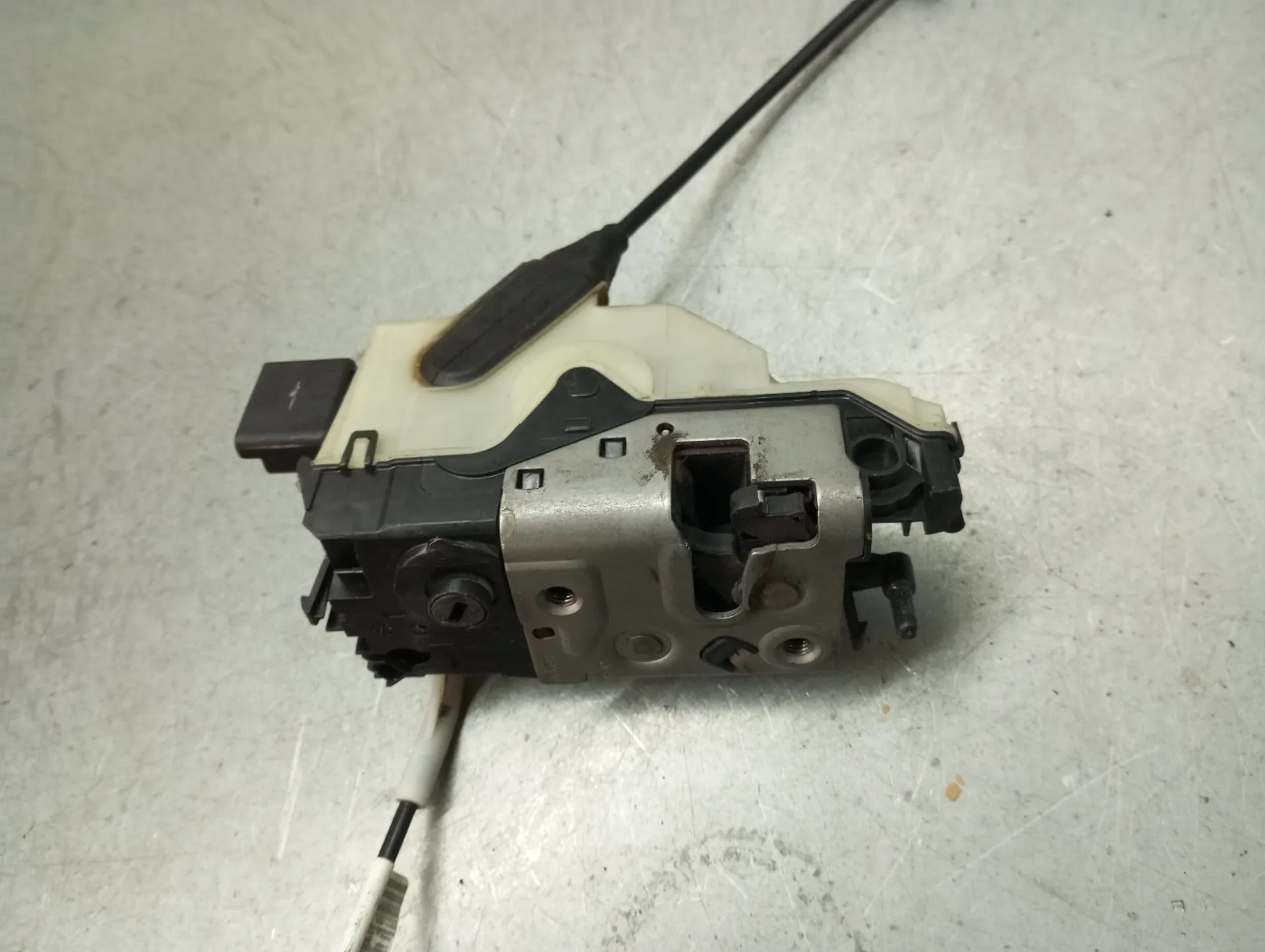 Fechadura / fecho porta frente direito PEUGEOT 2008 I (CU_) Imagem-1