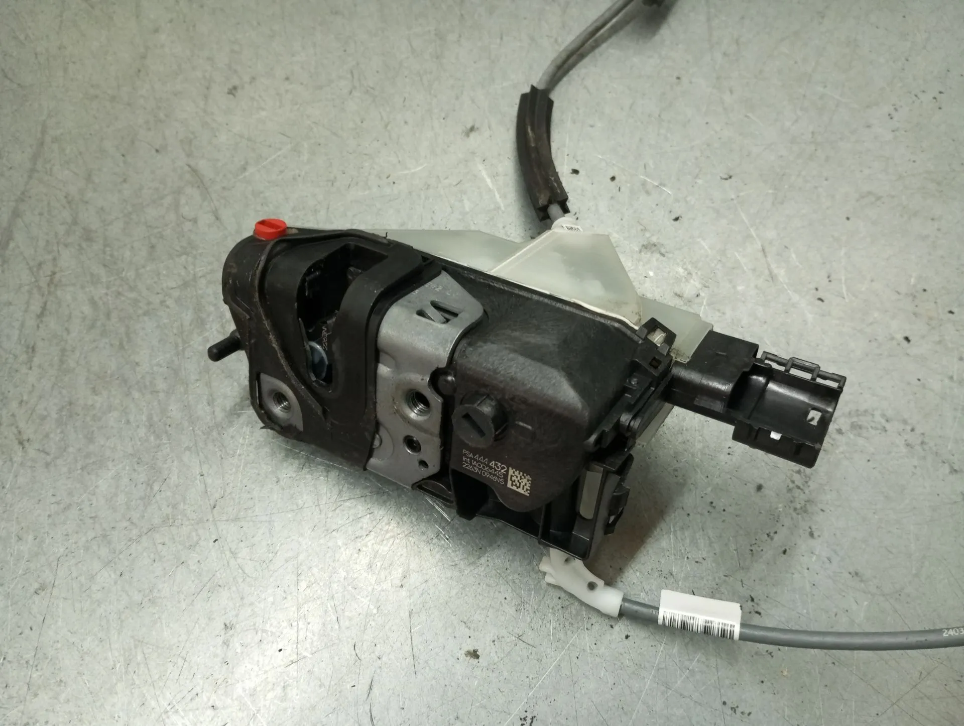 Fechadura / fecho porta trás esquerdo PEUGEOT 2008 II (U_) Imagem-1