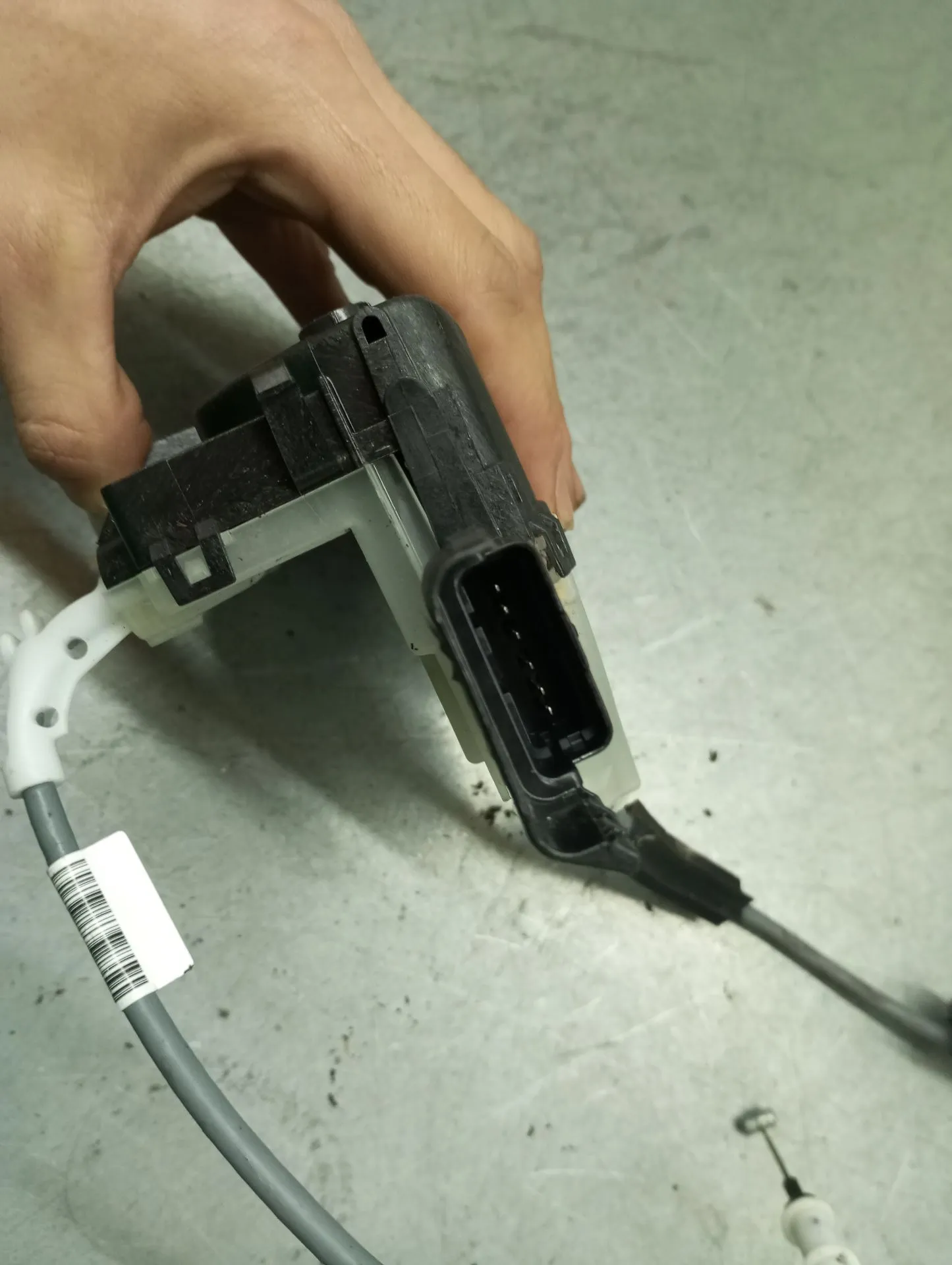 Fechadura / fecho porta trás esquerdo PEUGEOT 2008 II (U_) Imagem-2