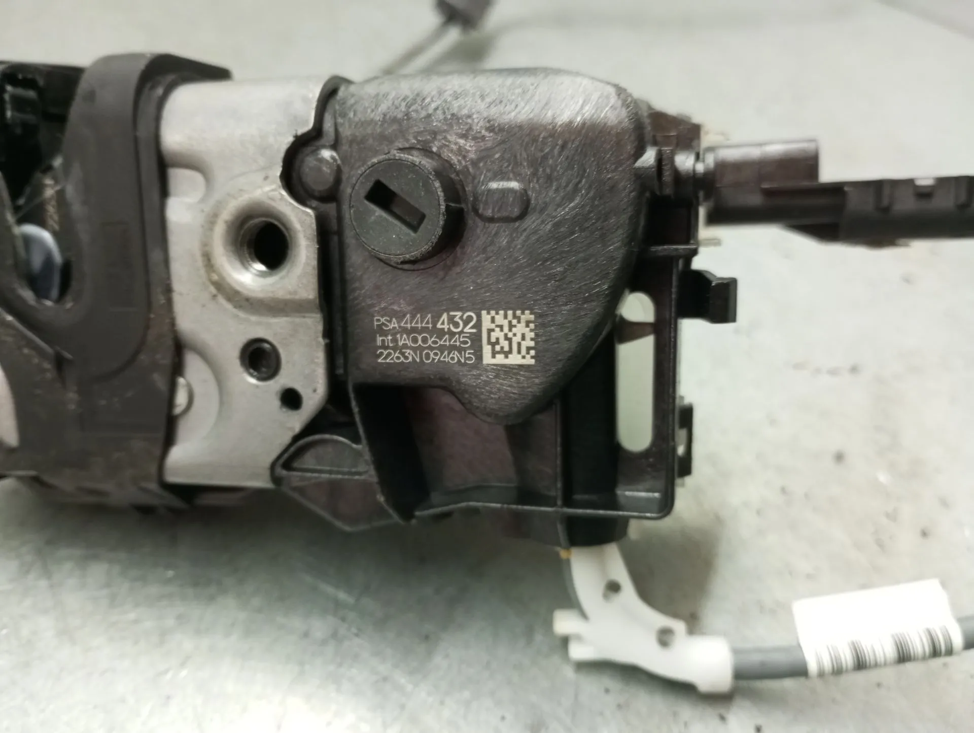 Fechadura / fecho porta trás esquerdo PEUGEOT 2008 II (U_) Imagem-3