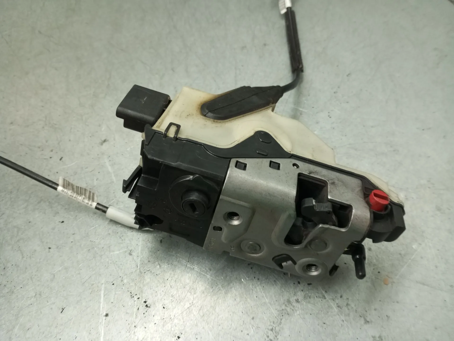 Fechadura / fecho porta trás direito PEUGEOT 2008 I (CU_) Imagem-1