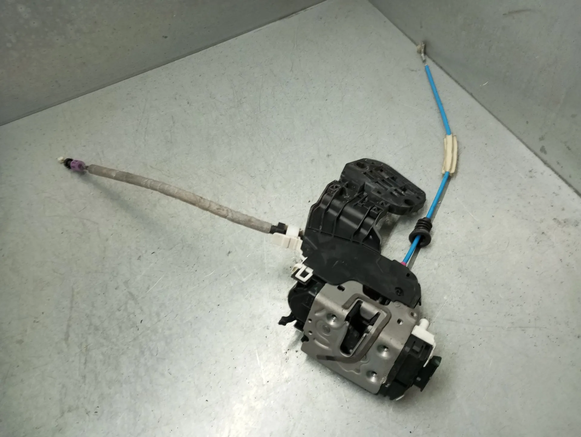 Fechadura / fecho porta trás direito MERCEDES-BENZ CLA Shooting Brake (X117) Imagem-1