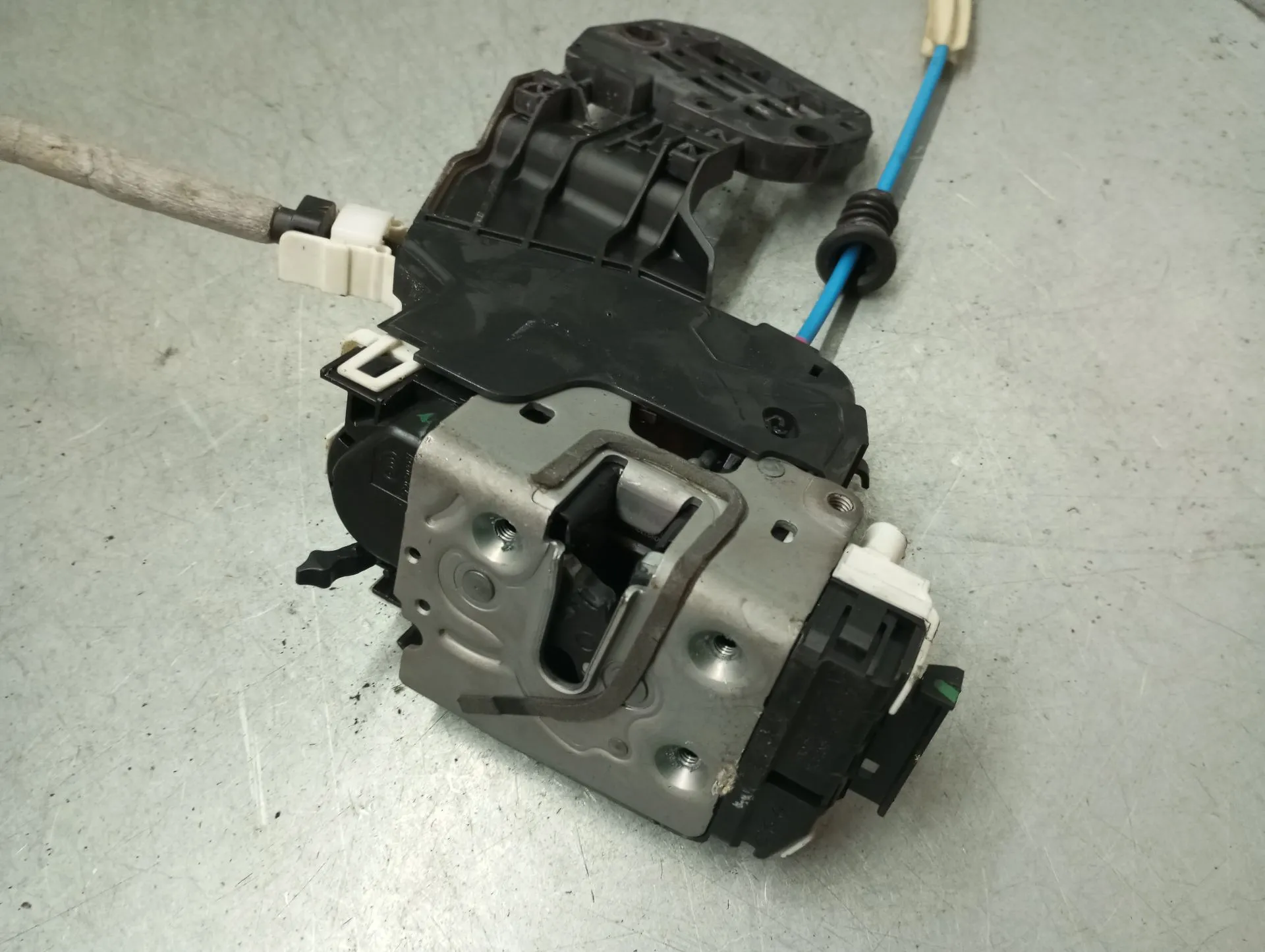 Fechadura / fecho porta trás direito MERCEDES-BENZ CLA Shooting Brake (X117) Imagem-2