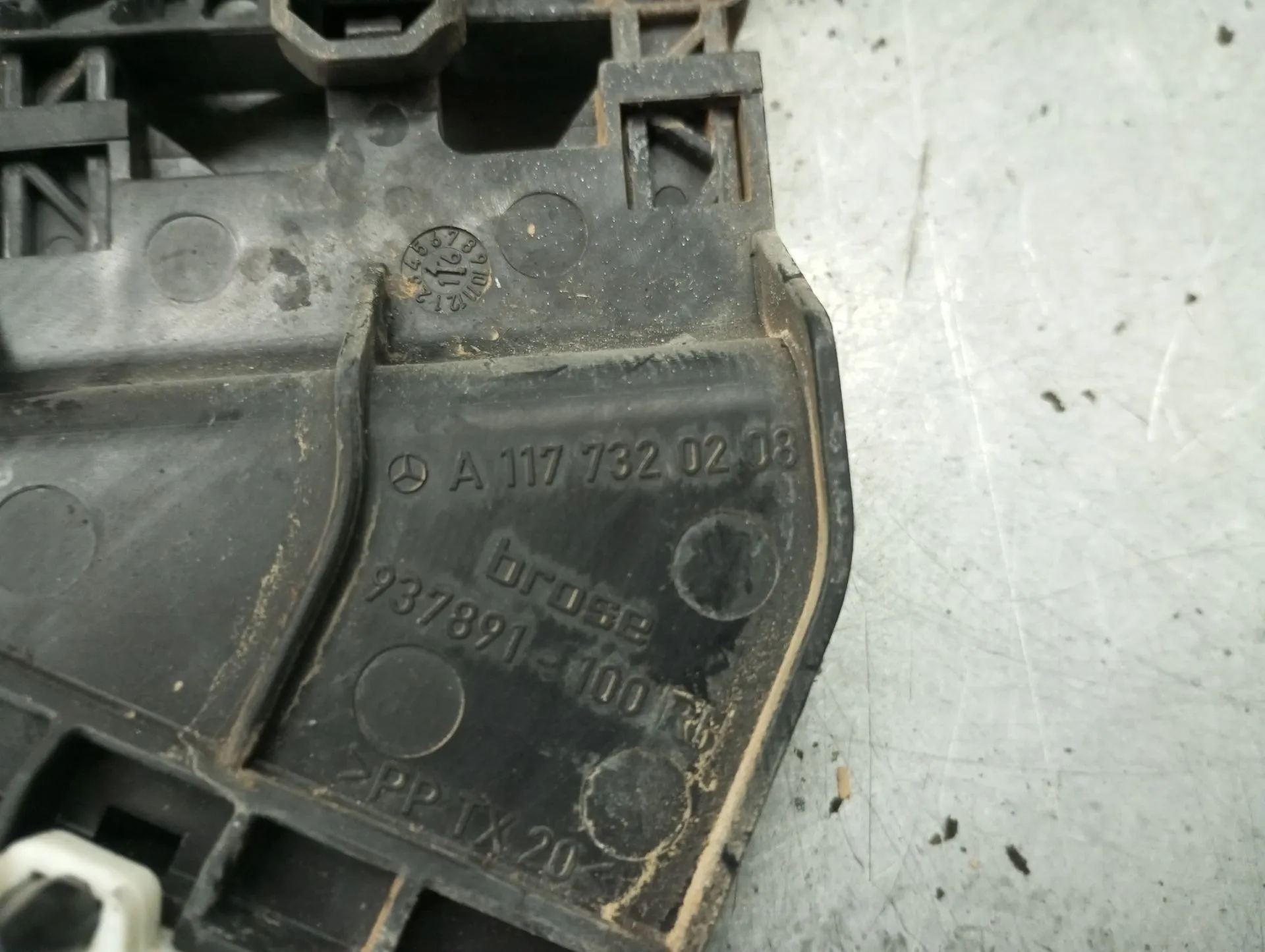 Fechadura / fecho porta trás direito MERCEDES-BENZ CLA Shooting Brake (X117) Imagem-4