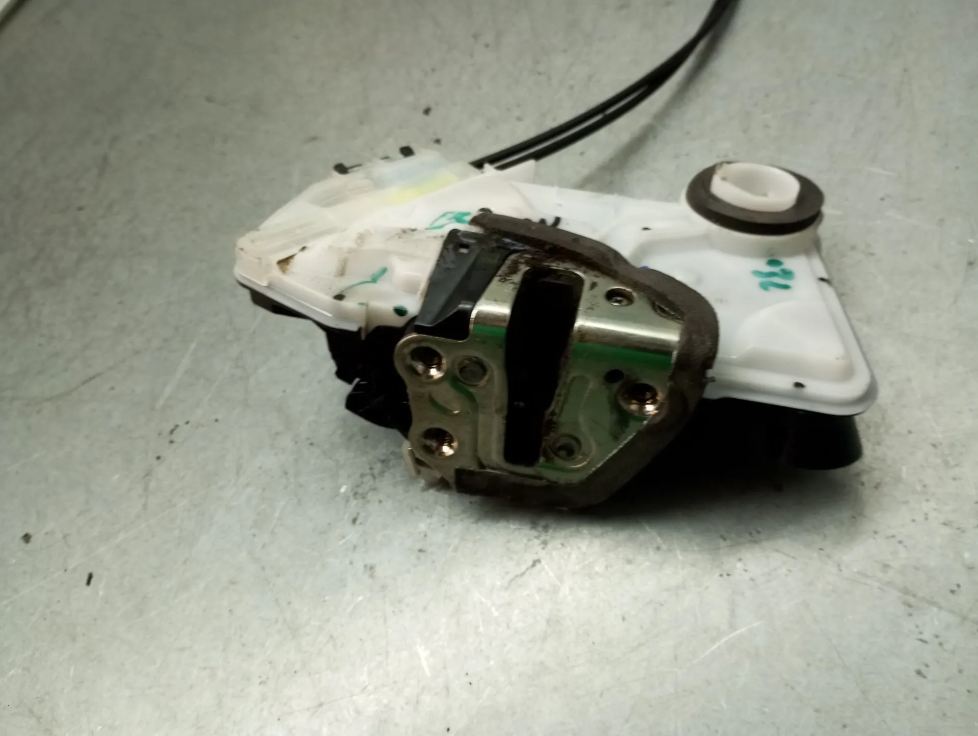 Fechadura / fecho porta frente direito PEUGEOT 108 Imagem-1