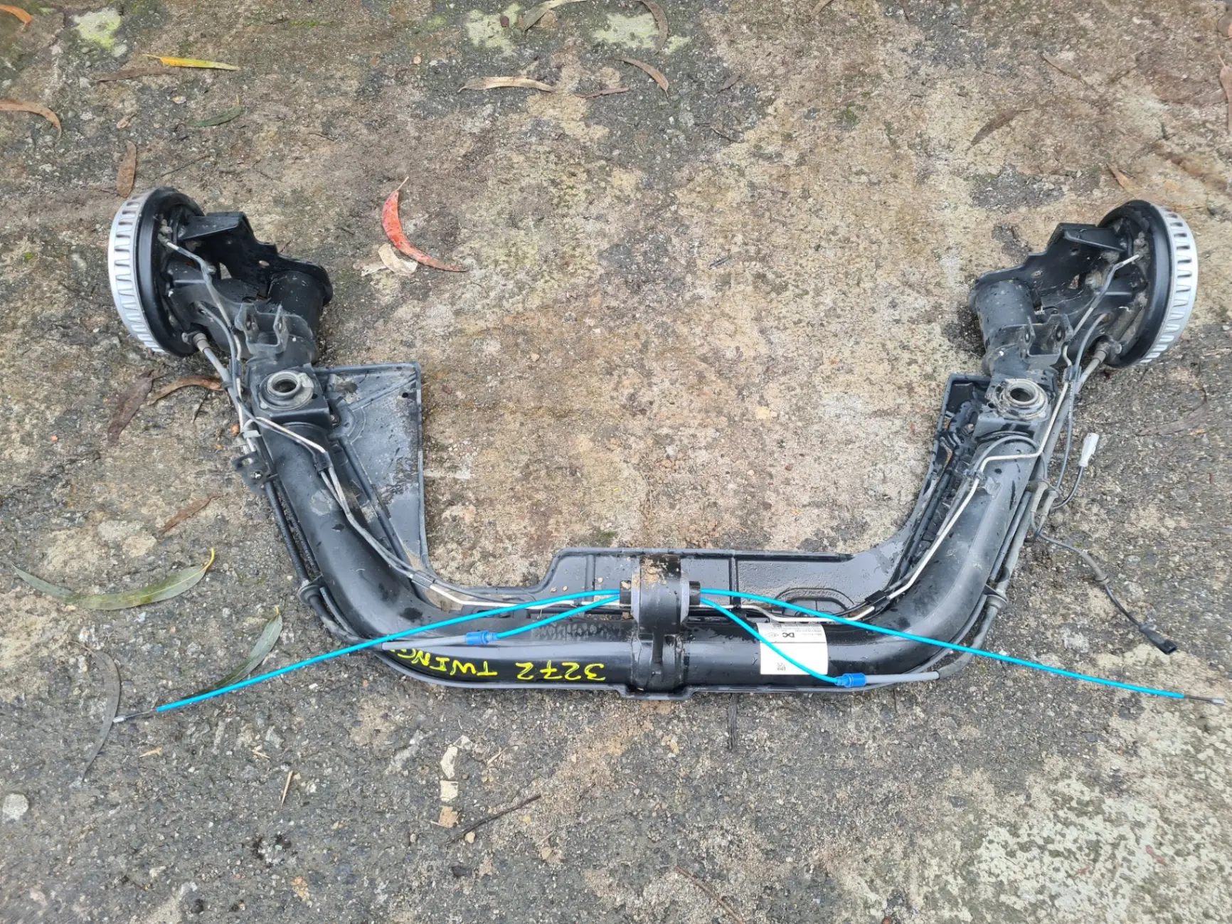 Rear axle with drum brakes RENAULT Twingo III (BCM_)