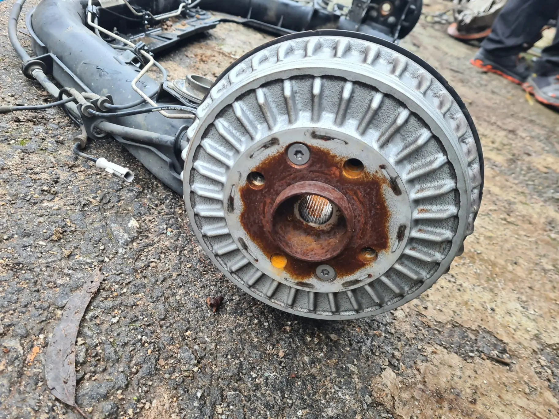 Eje trasero con tambor RENAULT Twingo III (BCM_) Imagem-1