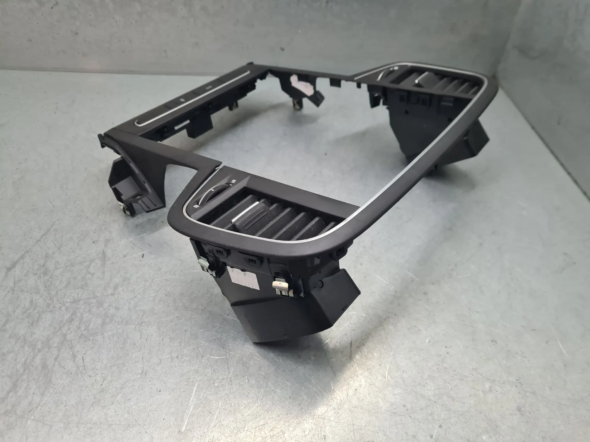 Moldura consola central / radio / aro RENAULT Megane IV Grandtour (K9A/M_) Imagem-2