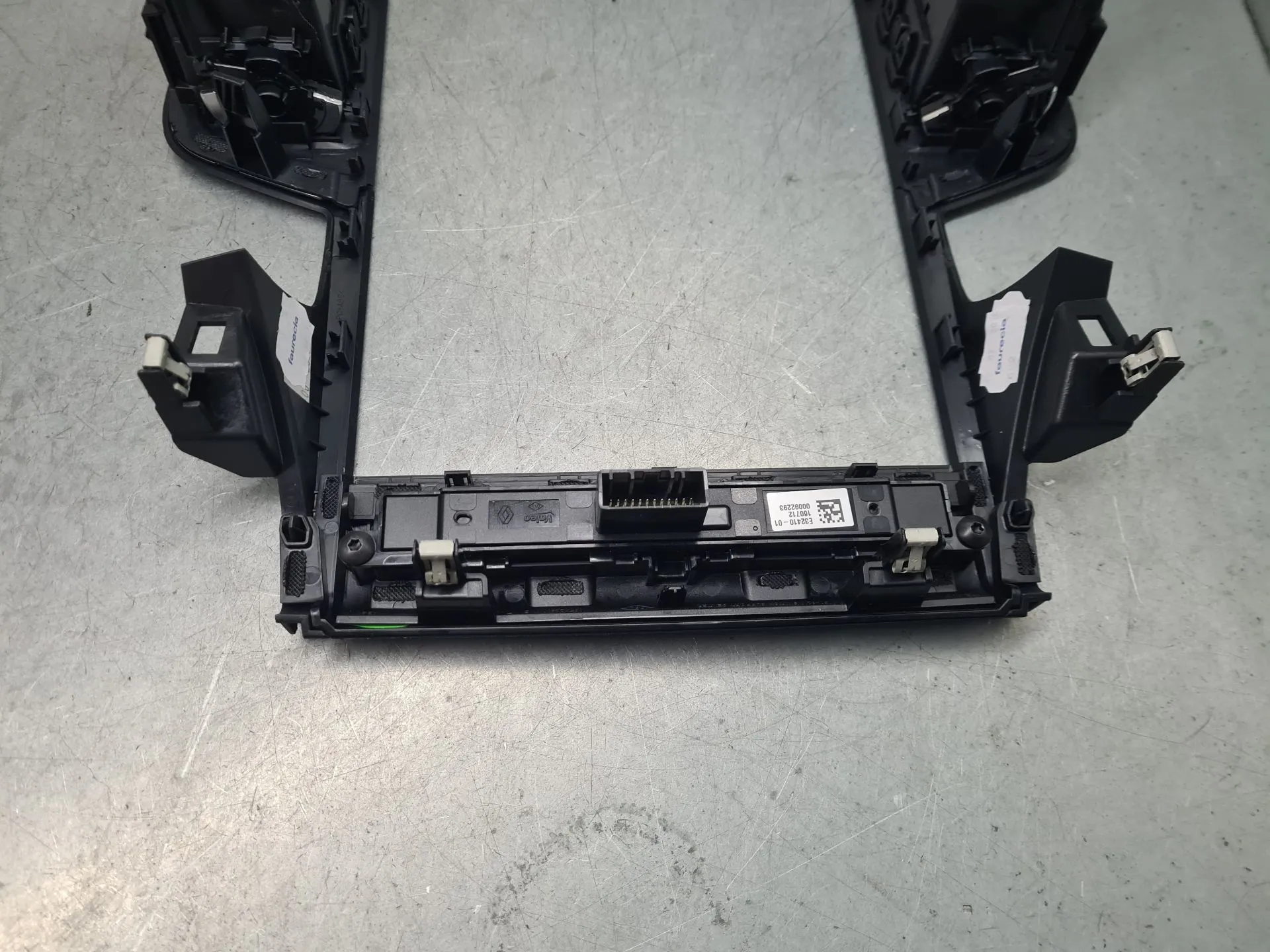 Moldura consola central / radio / aro RENAULT Megane IV Grandtour (K9A/M_) Imagem-3