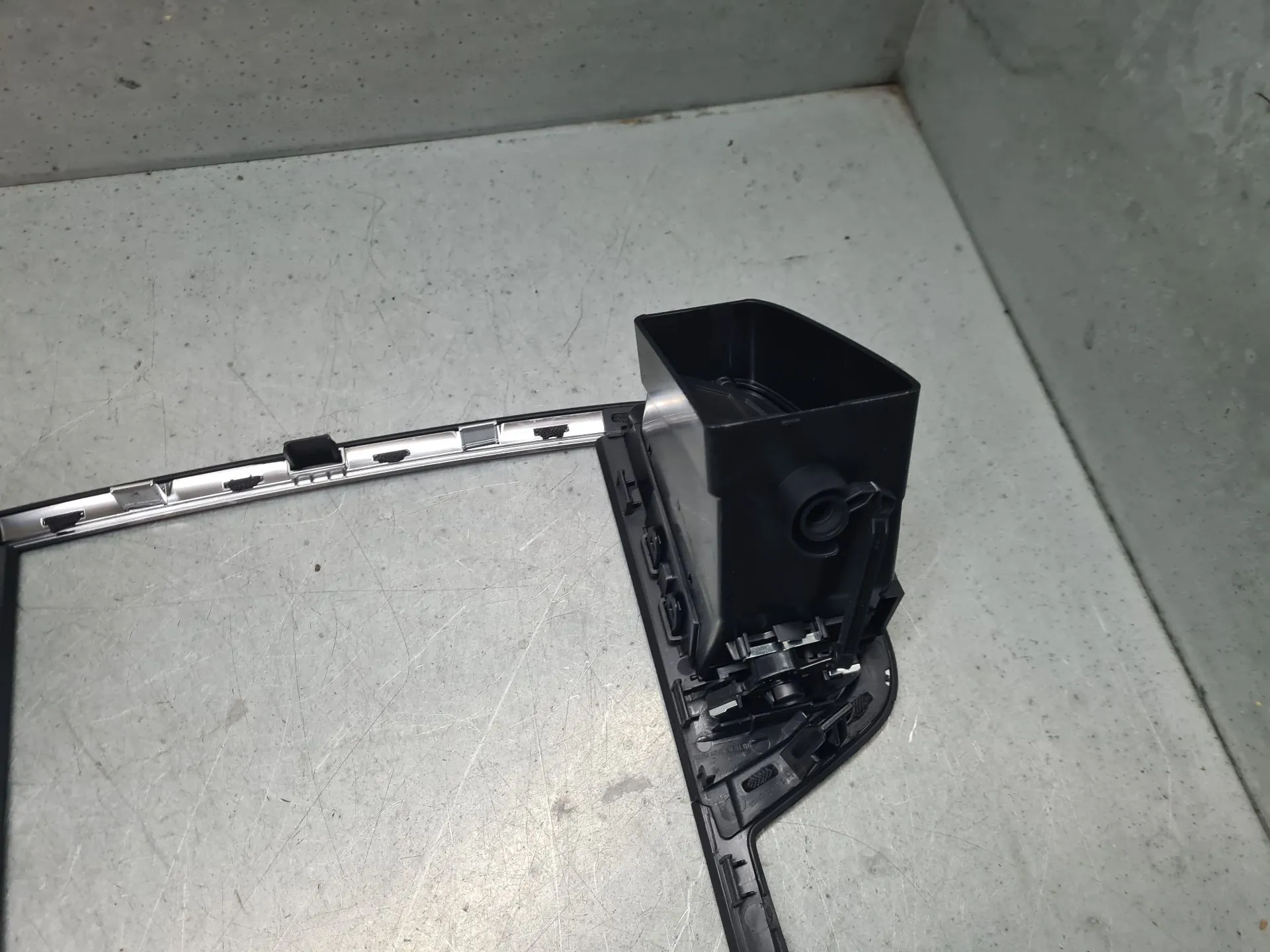 Moldura consola central / radio / aro RENAULT Megane IV Grandtour (K9A/M_) Imagem-4