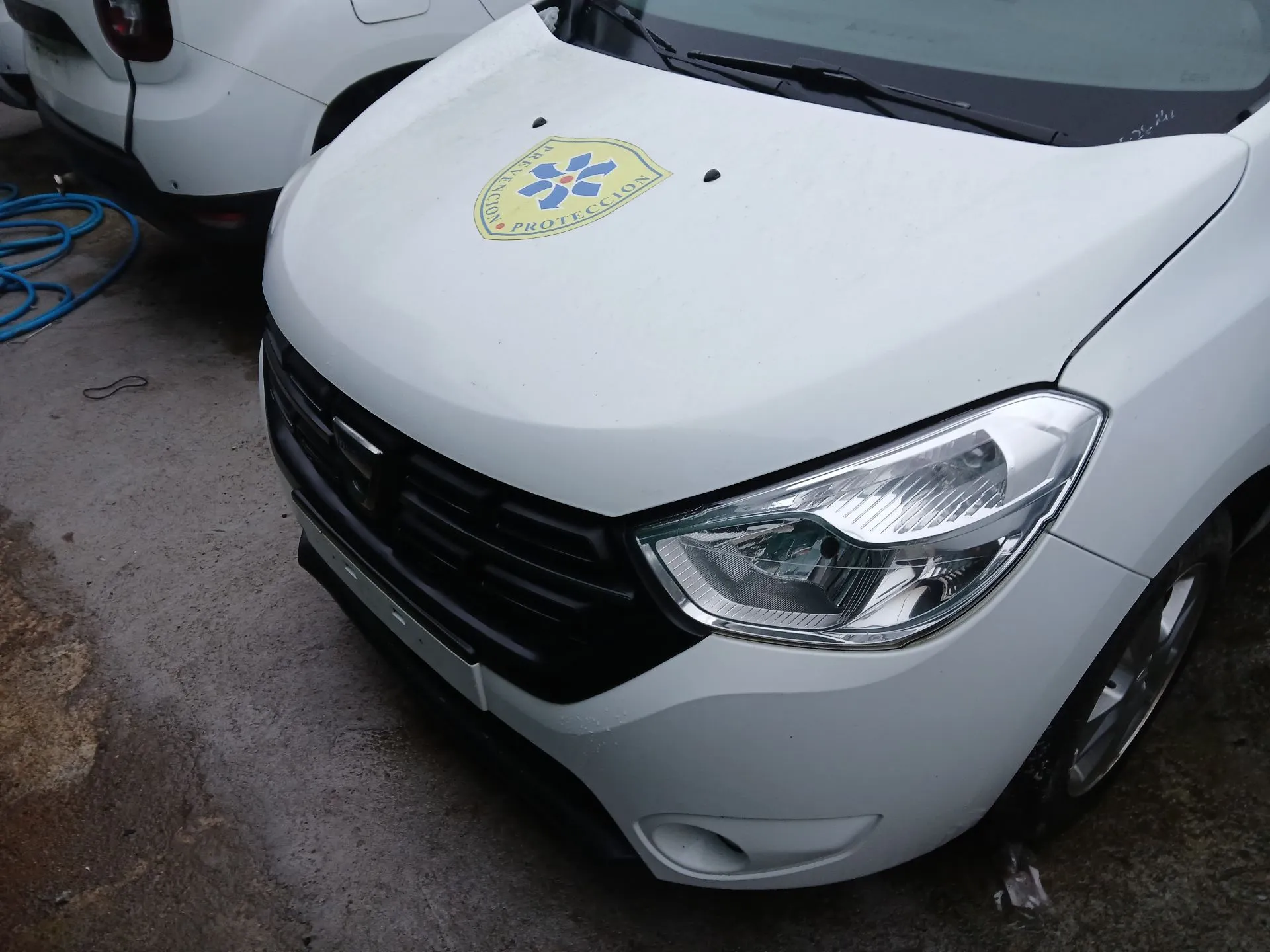 Frente Completa DACIA Lodgy (JS_) Imagem-5