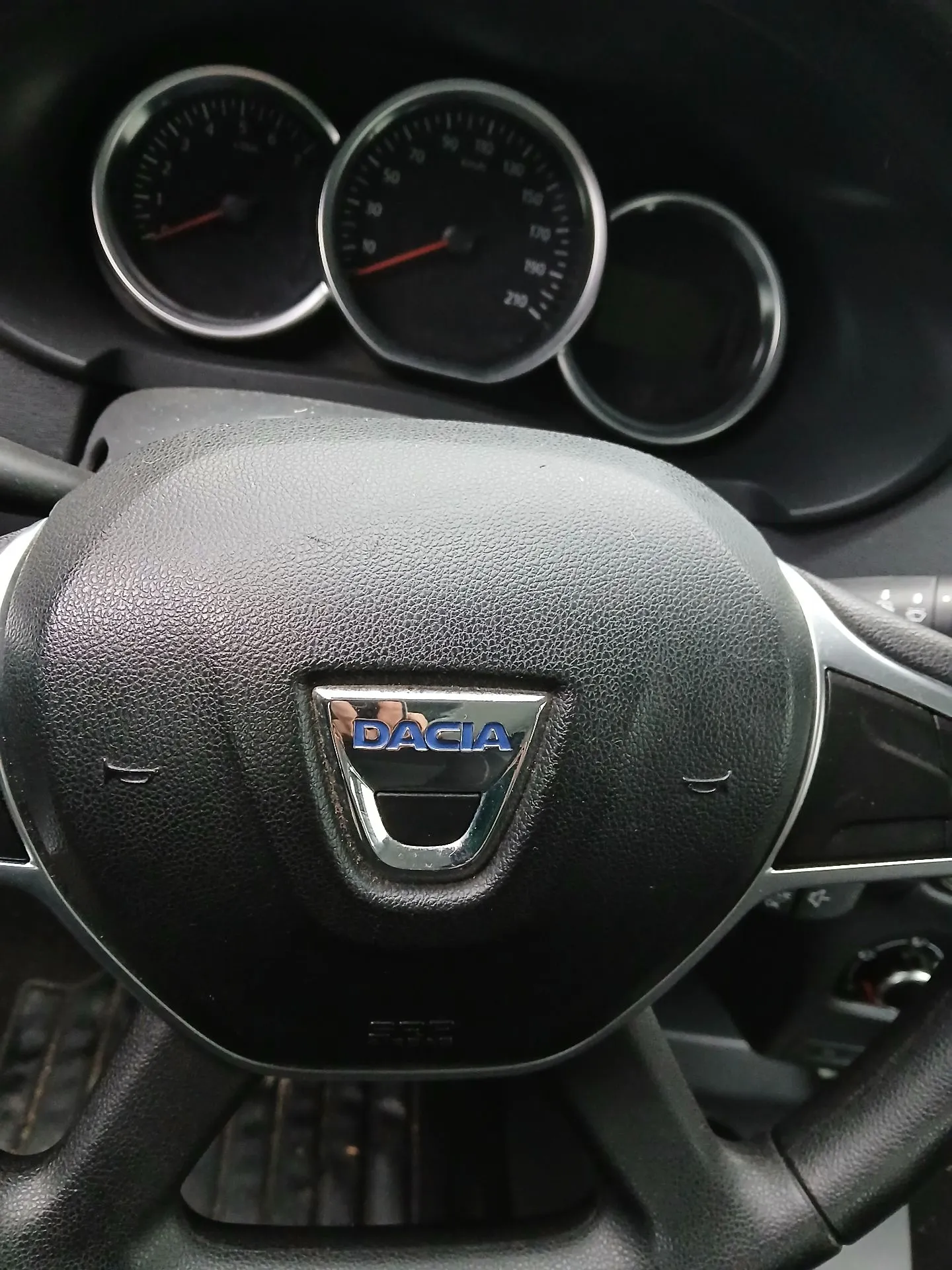 Frente Completa DACIA Lodgy (JS_) Imagem-9