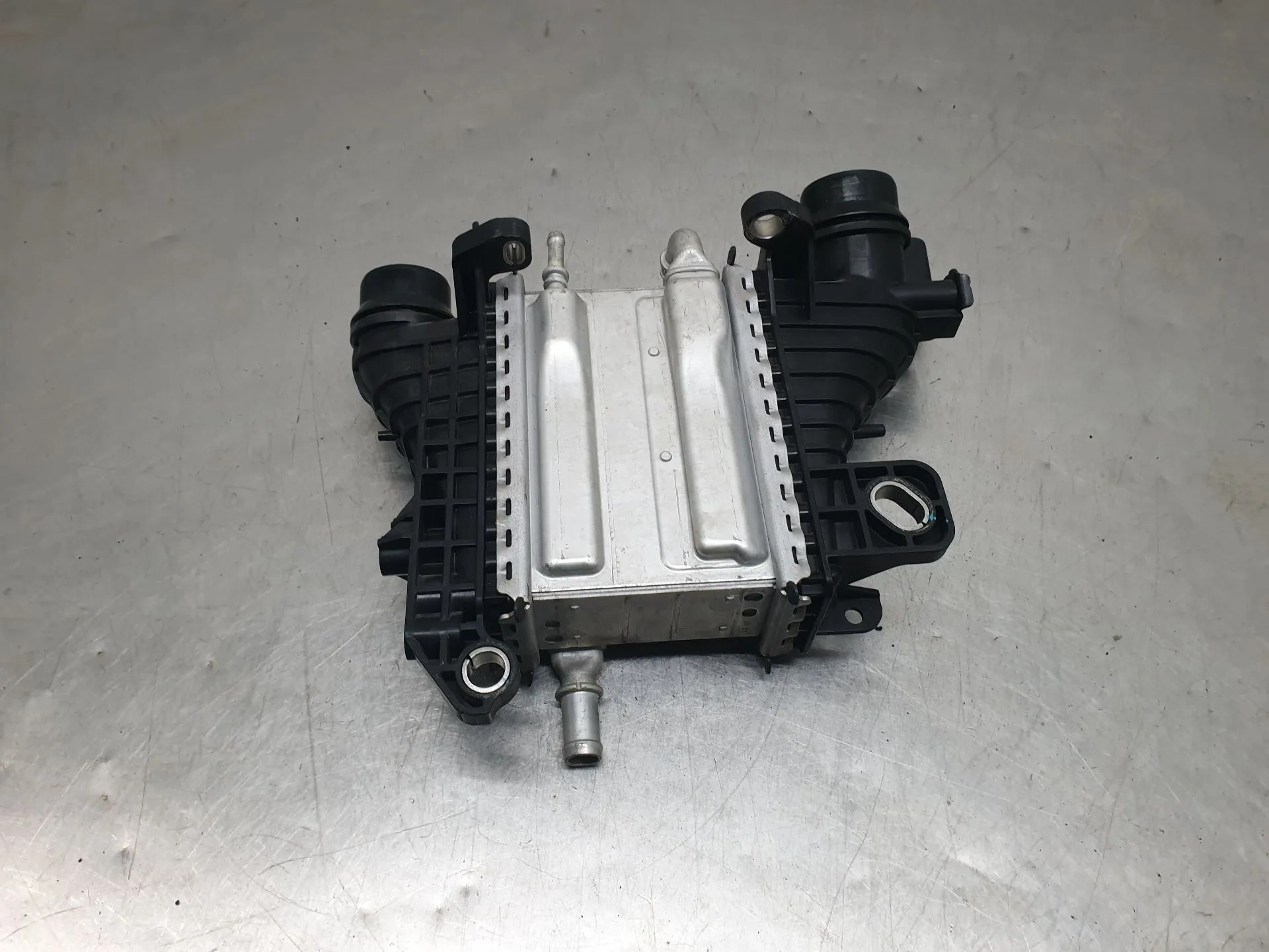 Radiador do intercooler RENAULT Megane IV (B9A/M_) Imagem-4