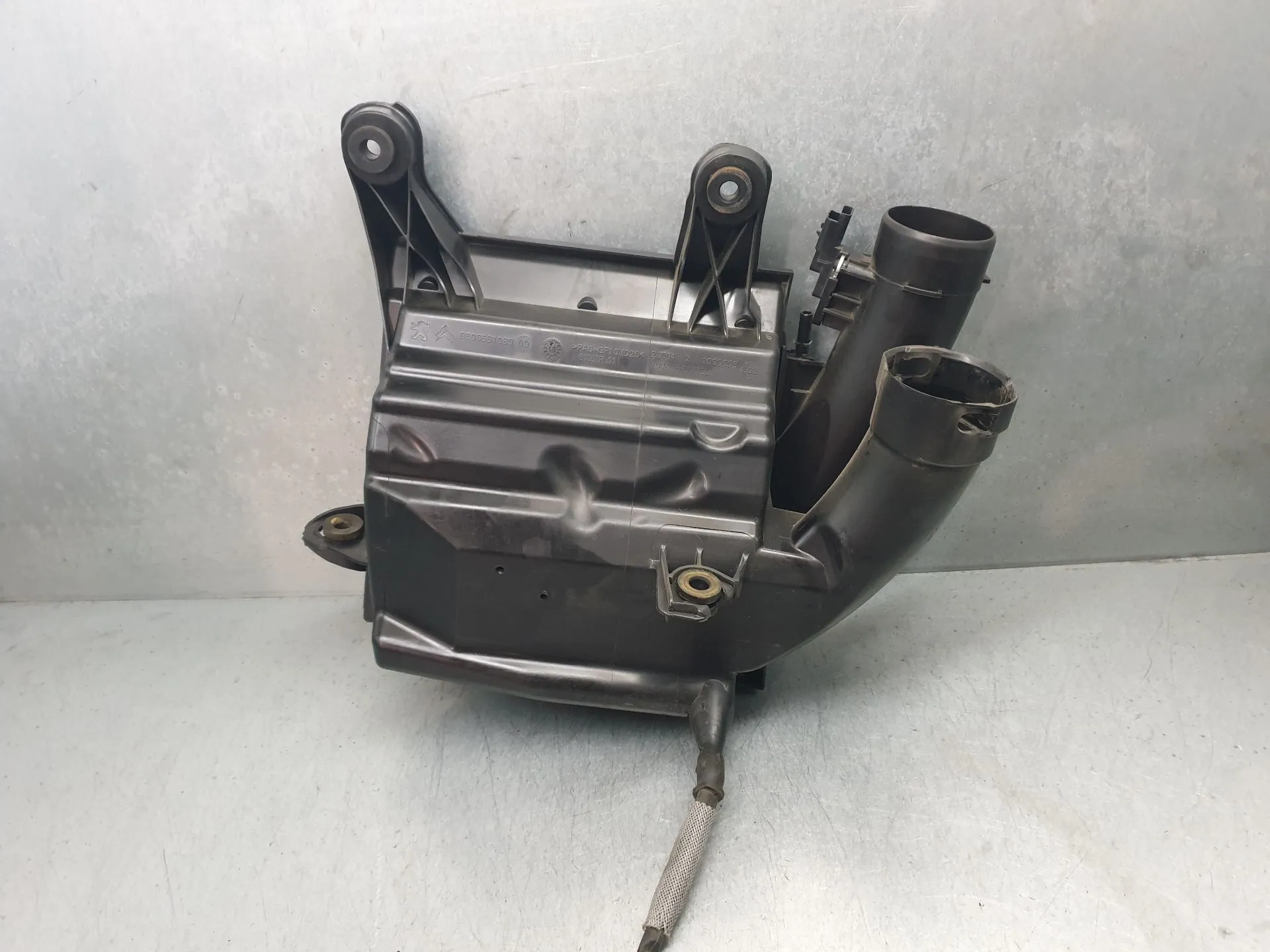 Boîtier filtre à air PEUGEOT 208 Imagem-1