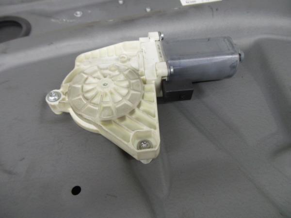 Elevalunas delantero derecho MERCEDES-BENZ Classe B (W245) Imagem-1