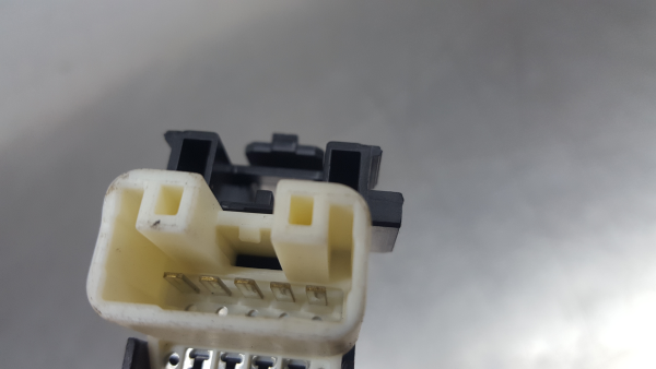 Mando / interruptor elevalunas delantero derecho TOYOTA Yaris (_P13_) Imagem-3