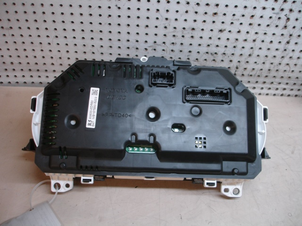 Quadrante / painel de instrumentos TOYOTA Yaris (_P13_) Imagem-1