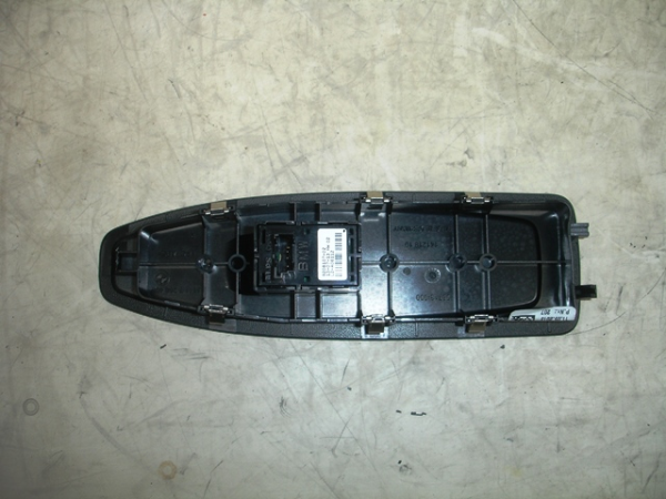 Mando / interruptor elevalunas delantero derecho BMW 1 (F21) Imagem-1