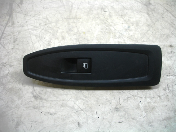 Mando / interruptor elevalunas delantero derecho BMW 1 (F21)