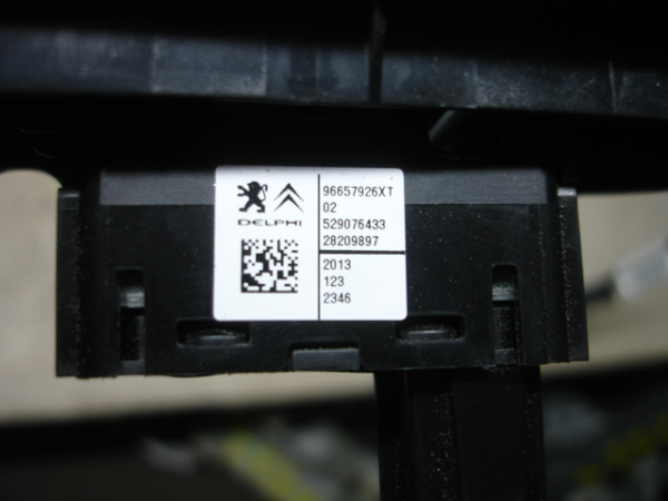 Mando / interruptor elevalunas delantero derecho CITROËN C4 II (B7) Imagem-2