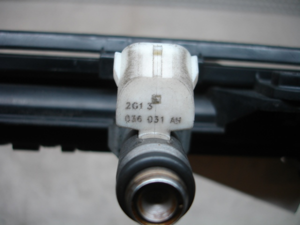 Rampa iniettori VOLKSWAGEN Polo (6R, 6C) Imagem-2