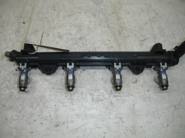 Rampa iniettori VOLKSWAGEN Polo (6R, 6C) Imagem-1