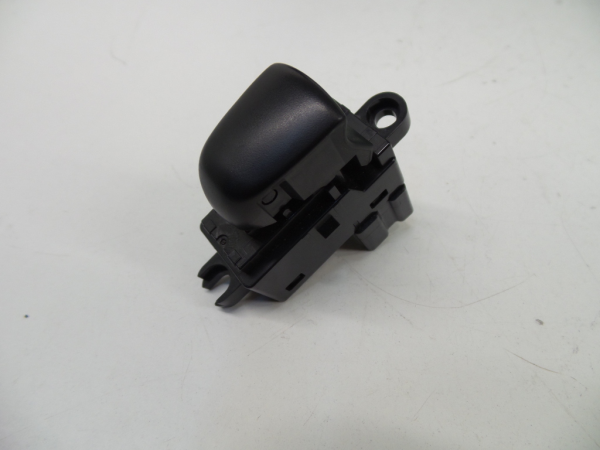 Comando / botão / interruptor vidros trás direito NISSAN Juke (F15) Imagem-1