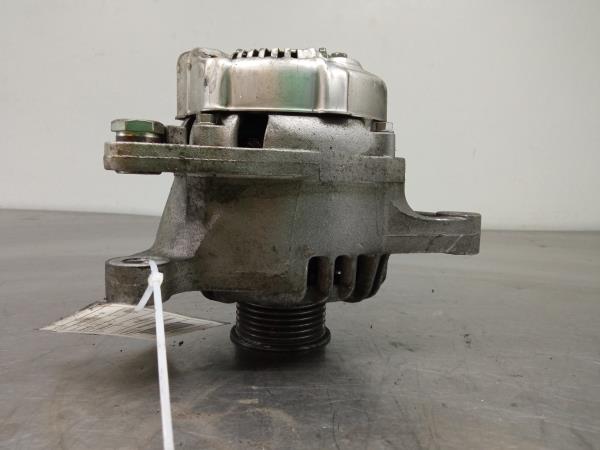 Alternador TOYOTA Avensis Liftback (_T25_)