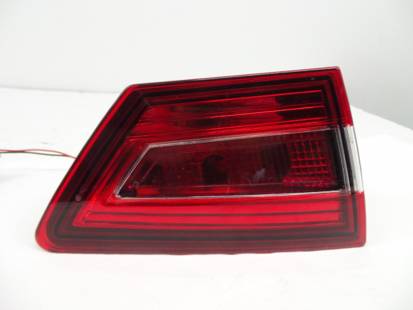 Feu de coffre Gauche RENAULT Clio IV (BH_)