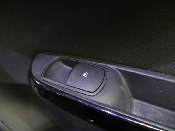 Mando / interruptor elevalunas delantero derecho OPEL Corsa E