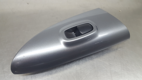 Mando / interruptor elevalunas delantero derecho NISSAN Juke (F15)