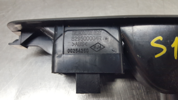 Mando / interruptor elevalunas delantero derecho RENAULT Megane III (BZ0_) Imagem-4