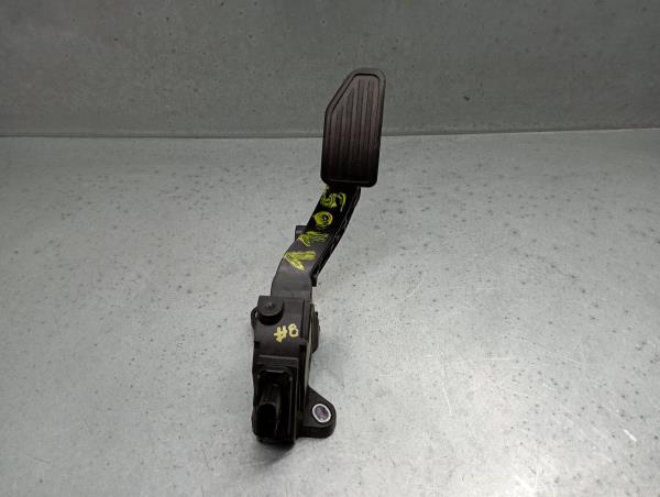 Pedal acelerador TOYOTA Yaris (_P13_)