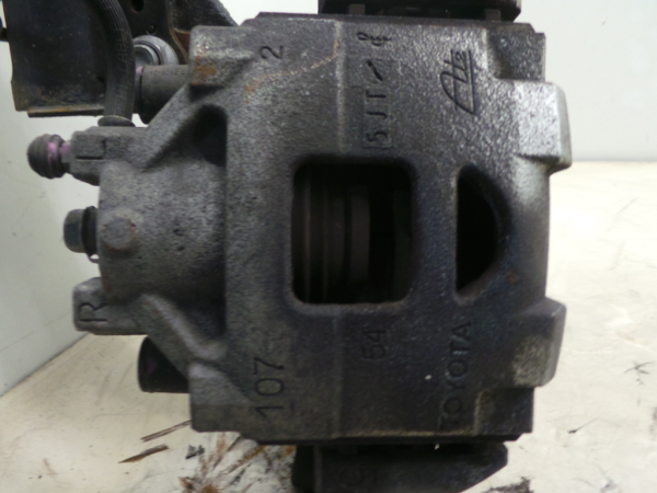 Pinça travão / maxila de travão frente esquerda TOYOTA Yaris (_P13_)