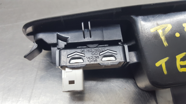 Comando / interruttore alzacristallo posteriore sinistro PEUGEOT 308 SW II Imagem-4