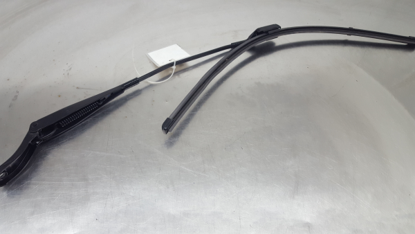 Haste / braço de escova limpa vidros frente esquerda PEUGEOT 208