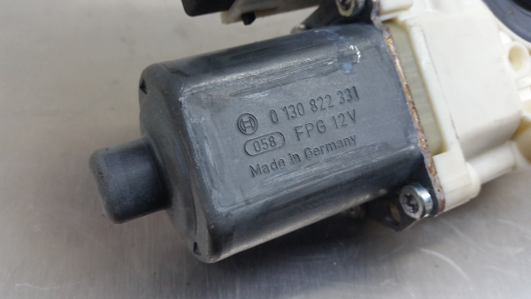 Moteur lève-vitre arrière Droite RENAULT Megane III Grandtour (KZ0/1) Imagem-4