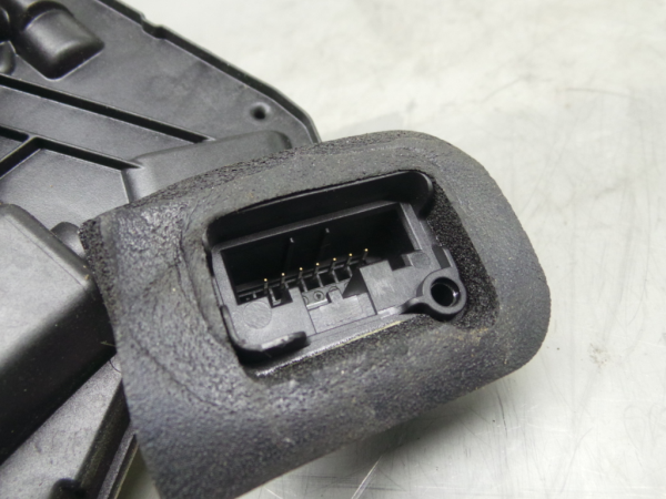 Fechadura / fecho porta trás esquerdo VOLKSWAGEN Polo (6R, 6C) Imagem-3